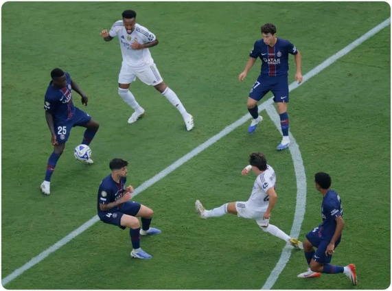 登贝莱传射法比安双响 巴黎4-0皇马进决赛